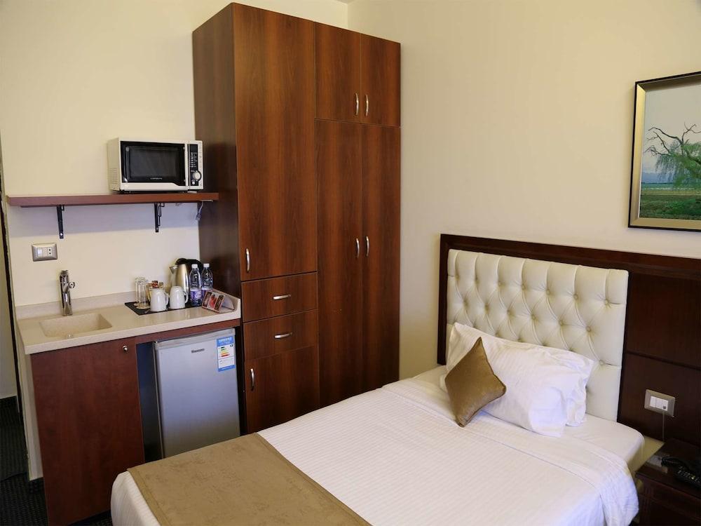 Midtown Hotel & Suites Beirut Exteriör bild