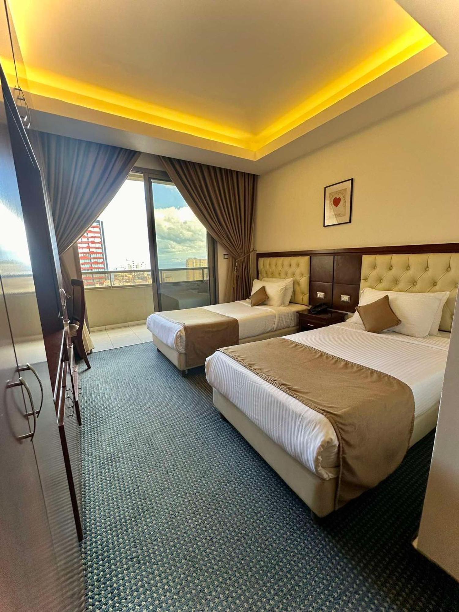 Midtown Hotel & Suites Beirut Exteriör bild