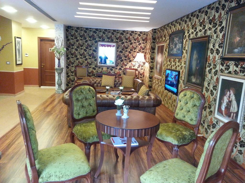 Midtown Hotel & Suites Beirut Exteriör bild