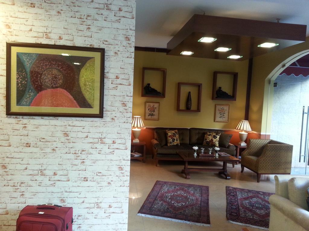 Midtown Hotel & Suites Beirut Exteriör bild