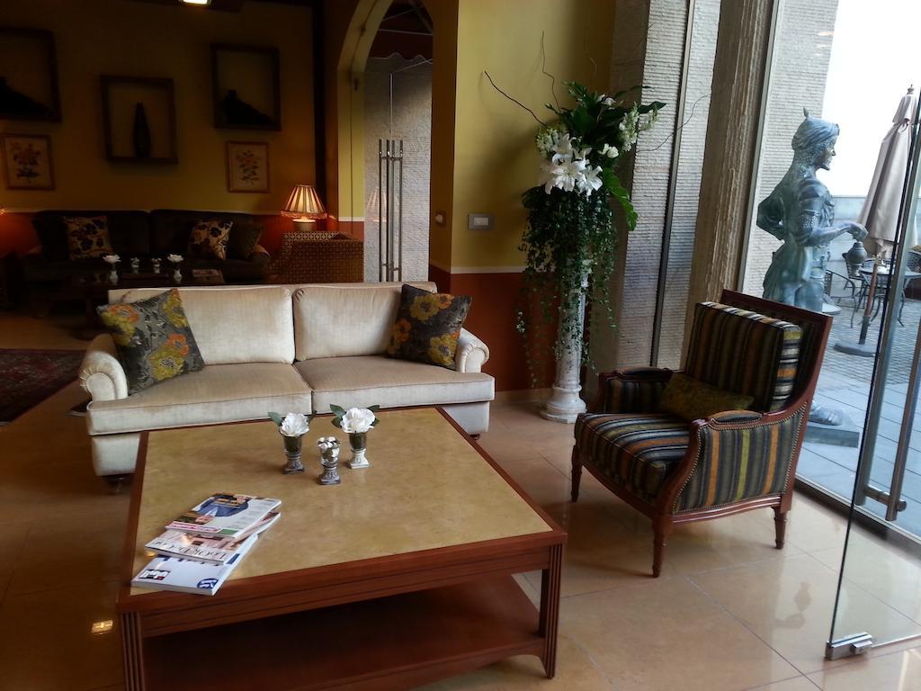Midtown Hotel & Suites Beirut Exteriör bild