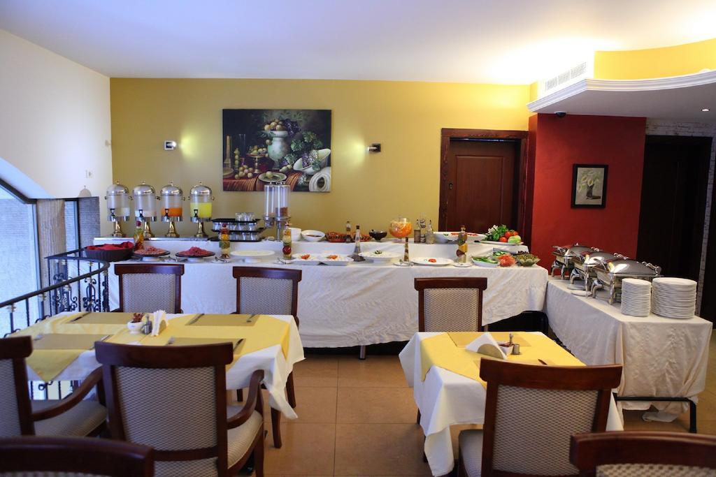 Midtown Hotel & Suites Beirut Exteriör bild