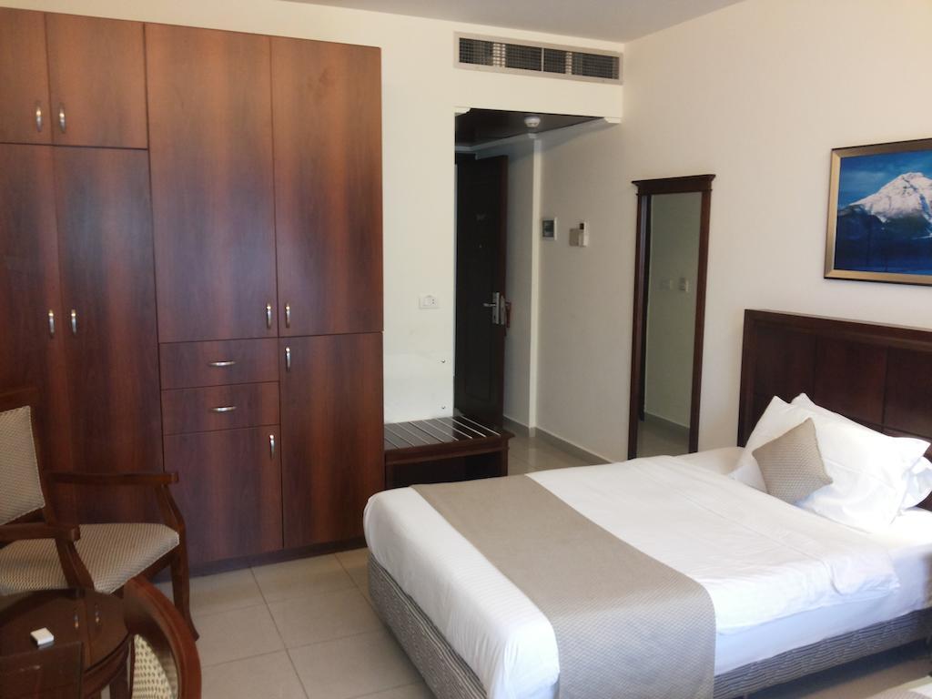 Midtown Hotel & Suites Beirut Exteriör bild